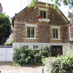 D'hote Le Jardin De L'esplanade Centre Et Gare Bed & Breakfast Rennes